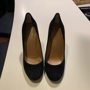 Women’s size 9 black suede j crew pump